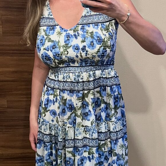 Moon River Maxi Dress Smocked Blue and White Floral Size M - Picture 2 of 8